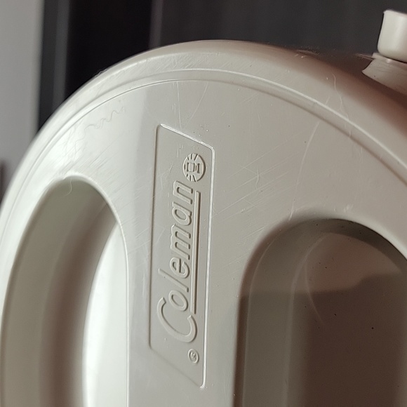 Vintage Coleman Polylite 1 One Gallon Water Cooler Jug #5596 Red  White 1995 - Picture 5 of 7